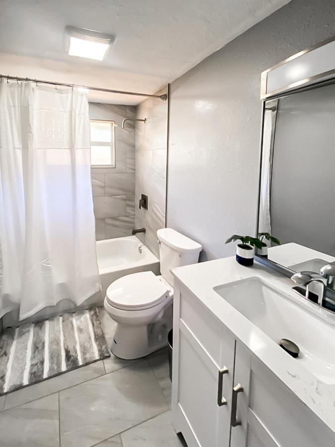 Sarasota Modern, Spacious, Comfy, Queen Beds, Backyard Rental Экстерьер фото