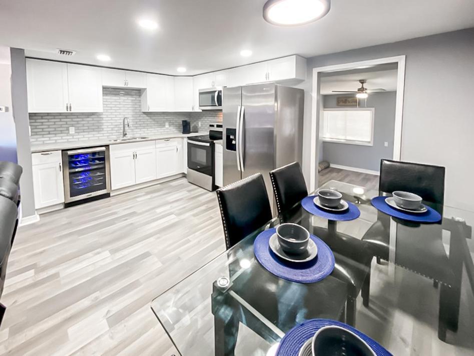 Sarasota Modern, Spacious, Comfy, Queen Beds, Backyard Rental Экстерьер фото